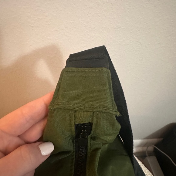 BAGGU Medium Crescent in Bay Laurel - Picture 5 of 6